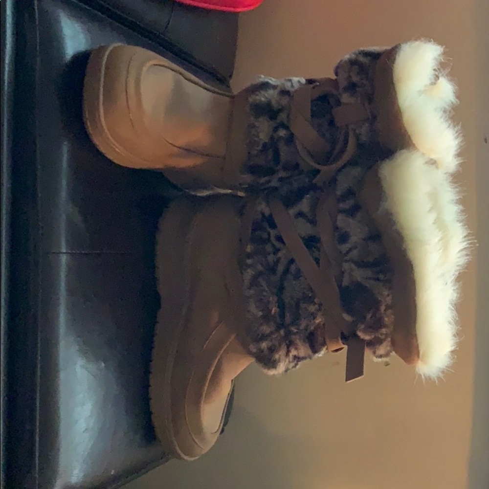 Colin Stewart fur lined boots size 7